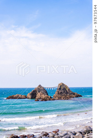 美しい海岸風景「福岡県糸島市の観光名所　桜井二見ヶ浦 景色」 97673544