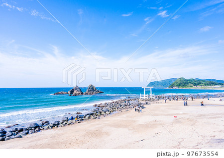 美しい海岸風景「福岡県糸島市の観光名所　桜井二見ヶ浦 景色」 97673554