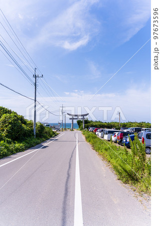 美しい海岸風景「福岡県糸島市の観光名所　大口海岸パノラマ景色」 97673596
