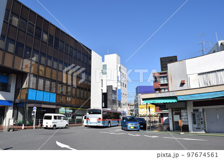 横浜市 金沢文庫駅東口の街並み 97674561