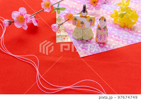 ひなまつりイメージ|立ち雛と桃の花と菜の花 ひなまつりイメージ|立ち雛と桃の花と菜の花 97674749