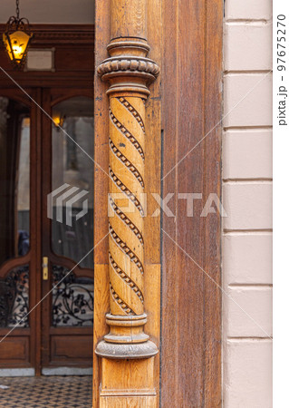 Wooden Spiral Pole 97675270