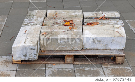 Curb Blocks Pallet 97675448