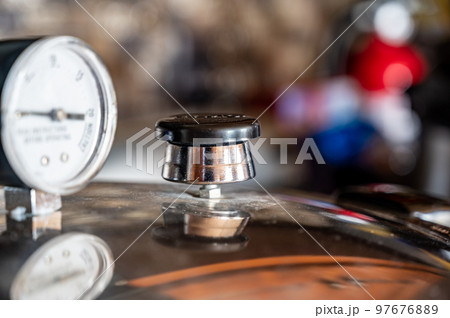 pressure cooker guage and releave valve 97676889