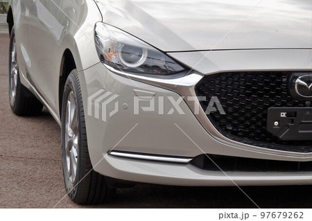 自動車イメージ マツダ2のフロントマスク 自動車イメージ マツダ2のフロントマスク 97679262