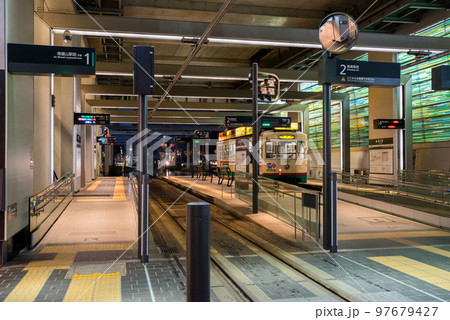 【富山地方鉄道】富山駅に乗り入れる路面電車 【富山地方鉄道】富山駅に乗り入れる路面電車 97679427