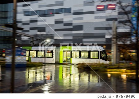 【富山地方鉄道】富山駅へ向かうポートラム 【富山地方鉄道】富山駅へ向かうポートラム 97679490