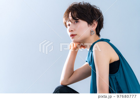 女性　ビューティー　美容　スキンケア 97680777