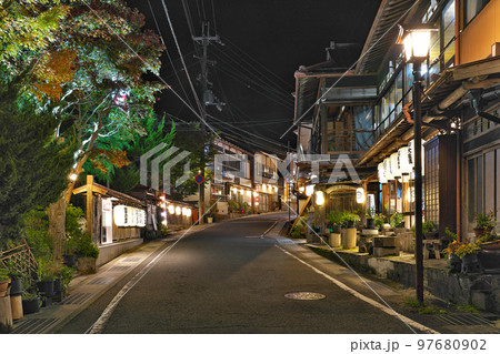 【洞川温泉 洞川 (夜)】 奈良県吉野郡天川村洞川 97680902