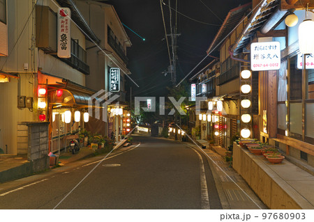 【洞川温泉 洞川 (夜)】 奈良県吉野郡天川村洞川 97680903