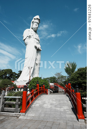 【縦位置】群馬県高崎市の高崎白衣大観音 97681226