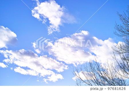 青空と雲イメージ 97681626