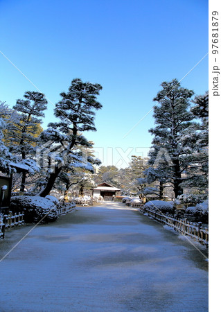 雪の縮景園 97681879