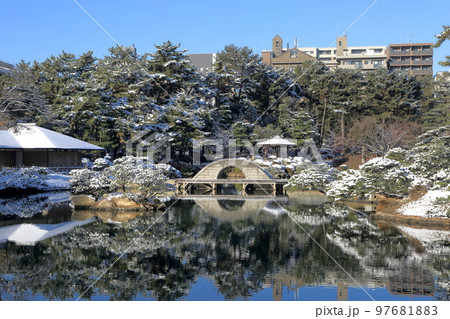 雪の縮景園 97681883