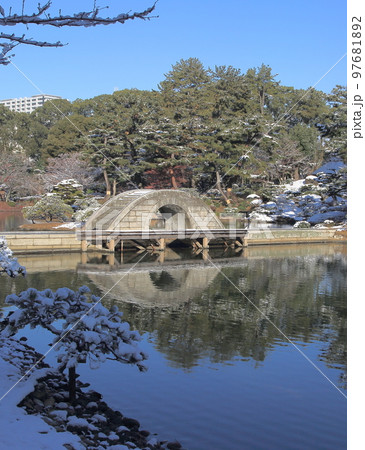 雪の縮景園 雪の縮景園 97681892