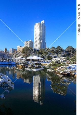 雪の縮景園 97681910