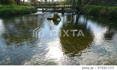 秋の安曇野憩いの池公園の風景 秋の安曇野憩いの池公園の風景 97682155