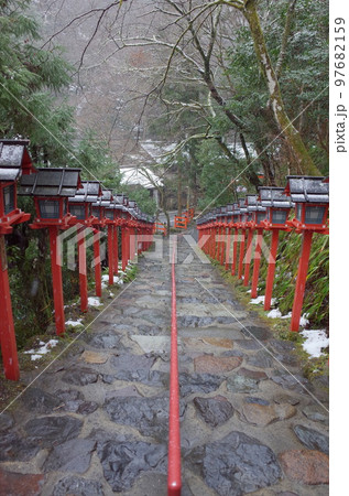 上から見下ろす参道の風景_總本社貴船神社 上から見下ろす参道の風景_總本社貴船神社 97682159