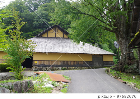 たたら製鉄高殿の建物の景色 たたら製鉄高殿の建物の景色 97682676