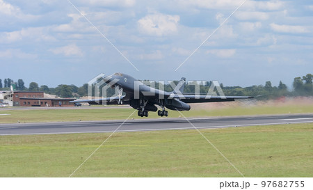 アメリカ空軍B-1Bランサー超音速爆撃機 アメリカ空軍B-1Bランサー超音速爆撃機 97682755