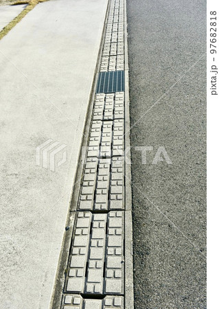 側溝の蓋 グレーチング 側溝の蓋 グレーチング 97682818