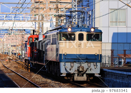 【JR西日本】山陽本線倉敷駅 EF65形＋ホキ800形＋DE10形 97683341