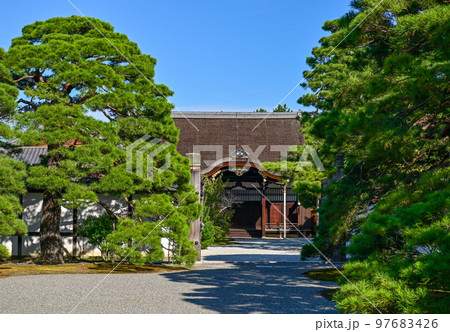 【京都】京都の中心、京都御所 (京都御苑) 落ち着いた中に伝統と歴史が詰まっていました。 【京都】京都の中心、京都御所 (京都御苑) 落ち着いた中に伝統と歴史が詰まっていました。 97683426