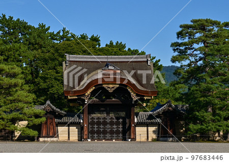 【京都】京都の中心、京都御所 (京都御苑) 落ち着いた中に伝統と歴史が詰まっていました。 97683446