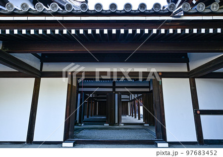 【京都】京都の中心、京都御所 (京都御苑) 落ち着いた中に伝統と歴史が詰まっていました。 97683452