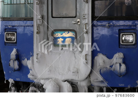 旭川駅で出発を待つキハ183特急大雪 網走行き 旭川駅で出発を待つキハ183特急大雪 網走行き 97683600