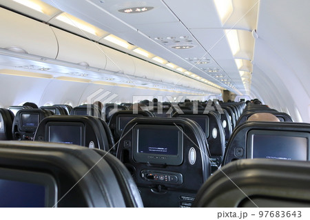 ナローボディ旅客機の機内 ナローボディ旅客機の機内 97683643