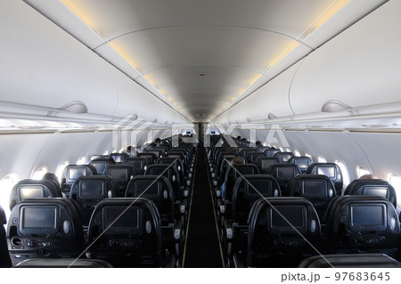 ナローボディ旅客機のエコノミー席 97683645