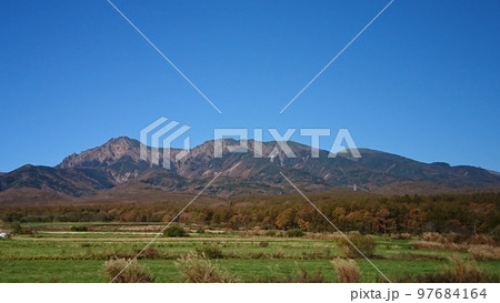 秋の南八ヶ岳連峰 97684164