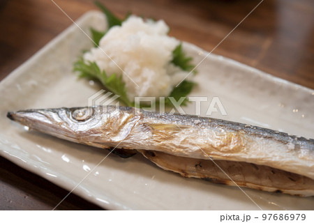 日本の食卓,,焼き魚,カマス,干物,家庭料理,和食 97686979