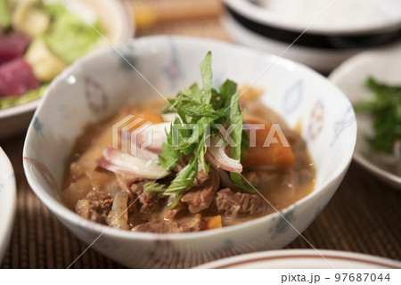 日本の食卓,モツ煮込み,家庭料理,和食 97687044