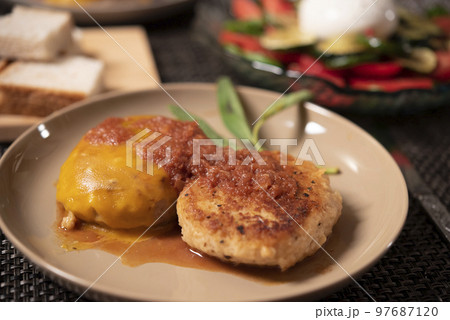 日本の食卓,ハンバーグ,ディナー 日本の食卓,ハンバーグ,ディナー 97687120