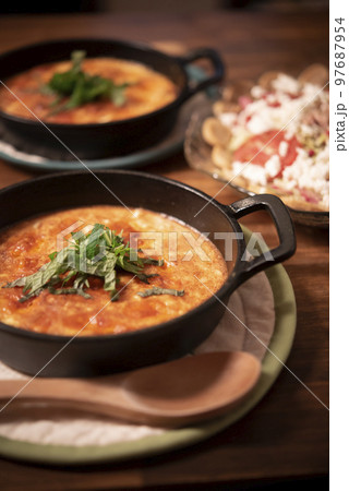 日本の食卓　グラタン　マカロニグラタン　ドリア 97687954