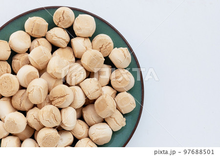 Thai sweetmeat made of flour, egg and sugar 97688501