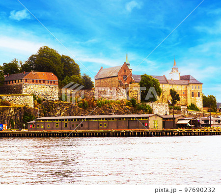 ノルウェー オスロ アーケシュフース城 97690232