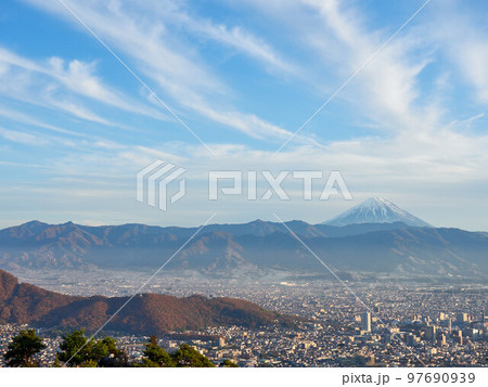 12月(冬) 甲府盆地と富士山 山梨県 12月(冬) 甲府盆地と富士山 山梨県 97690939