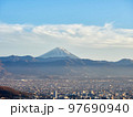 12月（冬） 甲府盆地と富士山 山梨県 97690940
