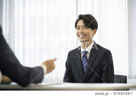 面接・面談・就活・ビジネスミーティング イメージ 面接・面談・就活・ビジネスミーティング イメージ 97692667