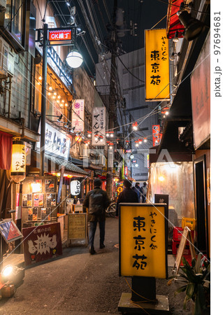 《東京都》赤羽駅前・ノスタルジックな飲み屋街 97694681