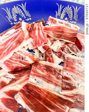 最高級の生ハム・レアルベジョータ 97694737