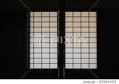古民家の障子 97695453