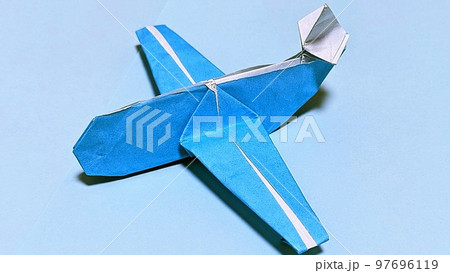 折り紙:飛行機 97696119