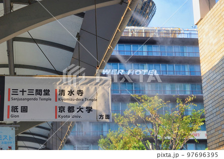 京都駅前バスのりば　夏のミスト 97696395