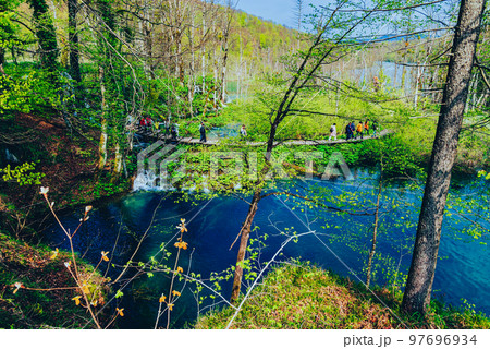 クロアチア　世界遺産　プリトヴィツェ湖群国立公園 97696934