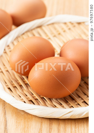 赤玉の平飼い卵 97697580