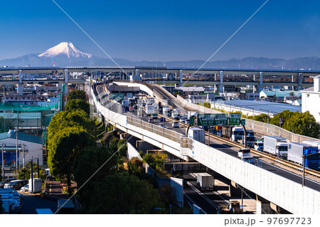 《埼玉県》美女木ジャンクションと富士山の風景・交通イメージ 97697723